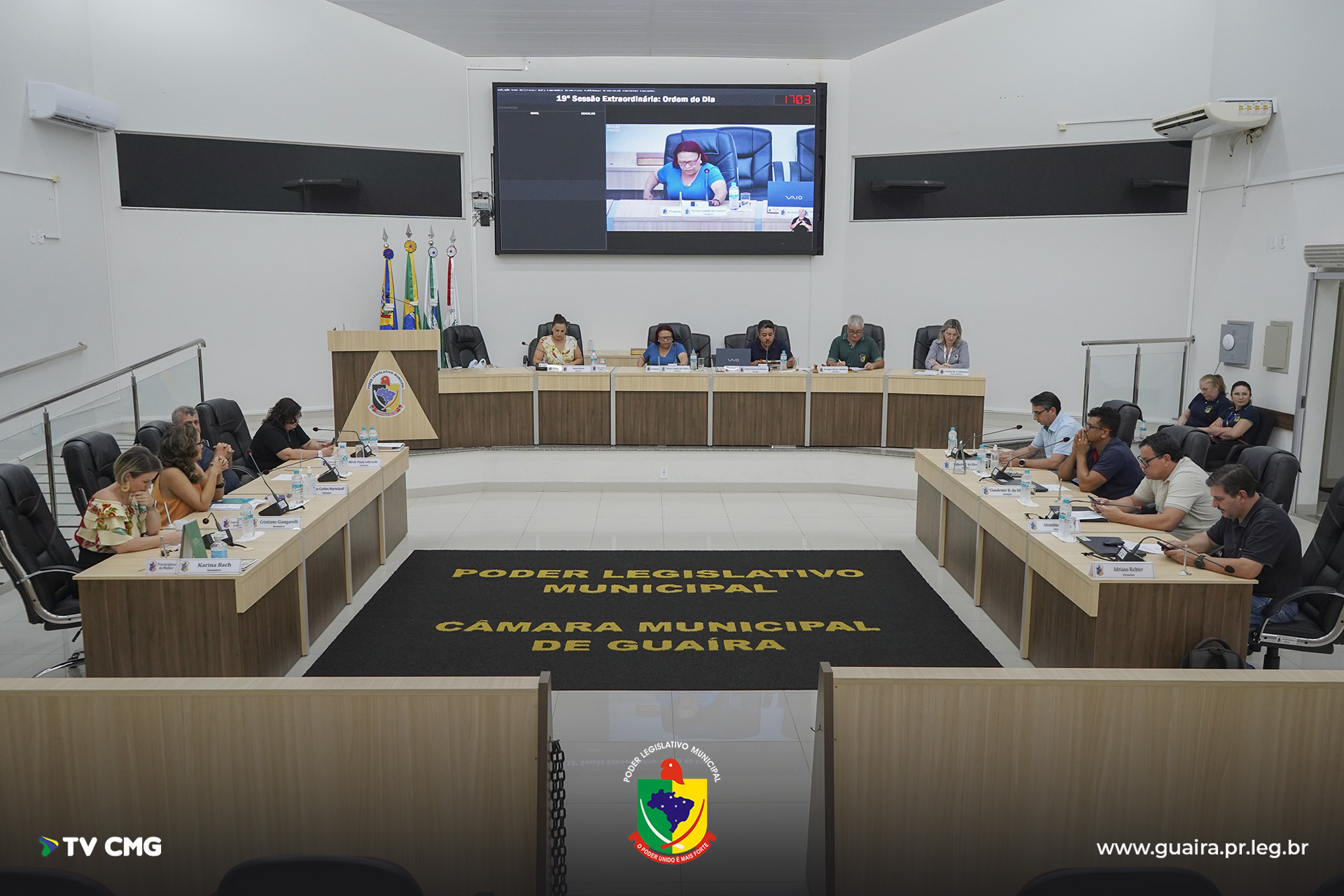 EM SESSÃO EXTRA, VEREADORES APROVAM PLANO DIRETOR E REFORMA DA CÂMARA