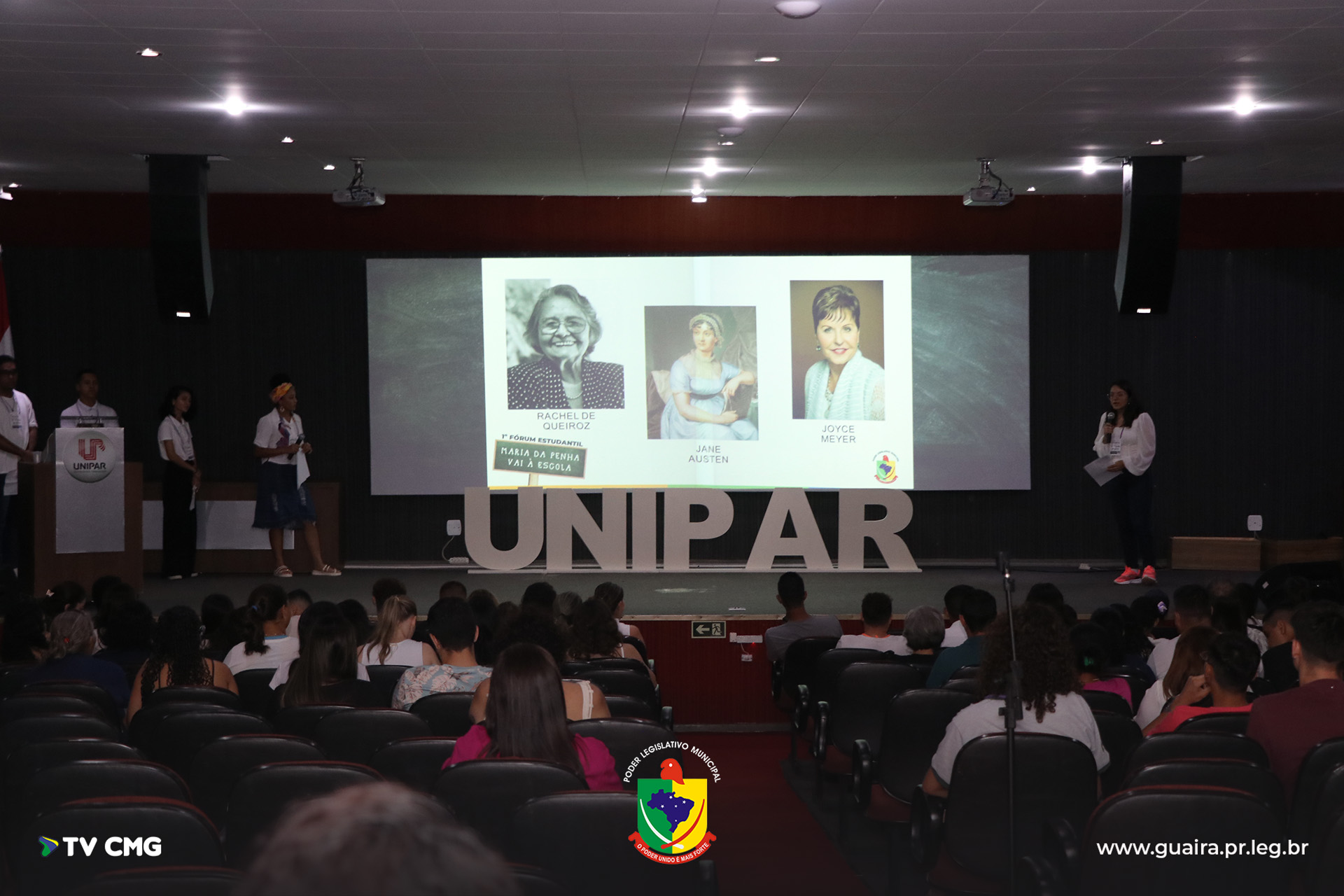 ANFITEATRO DA UNIPAR FOI PALCO DO 1º FÓRUM ESTUDANTIL MARIA DA PENHA