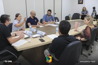 PODERES EXECUTIVO E LEGISLATIVO DISCUTEM PROJETO DE ROBÓTICA EDUCACIONAL