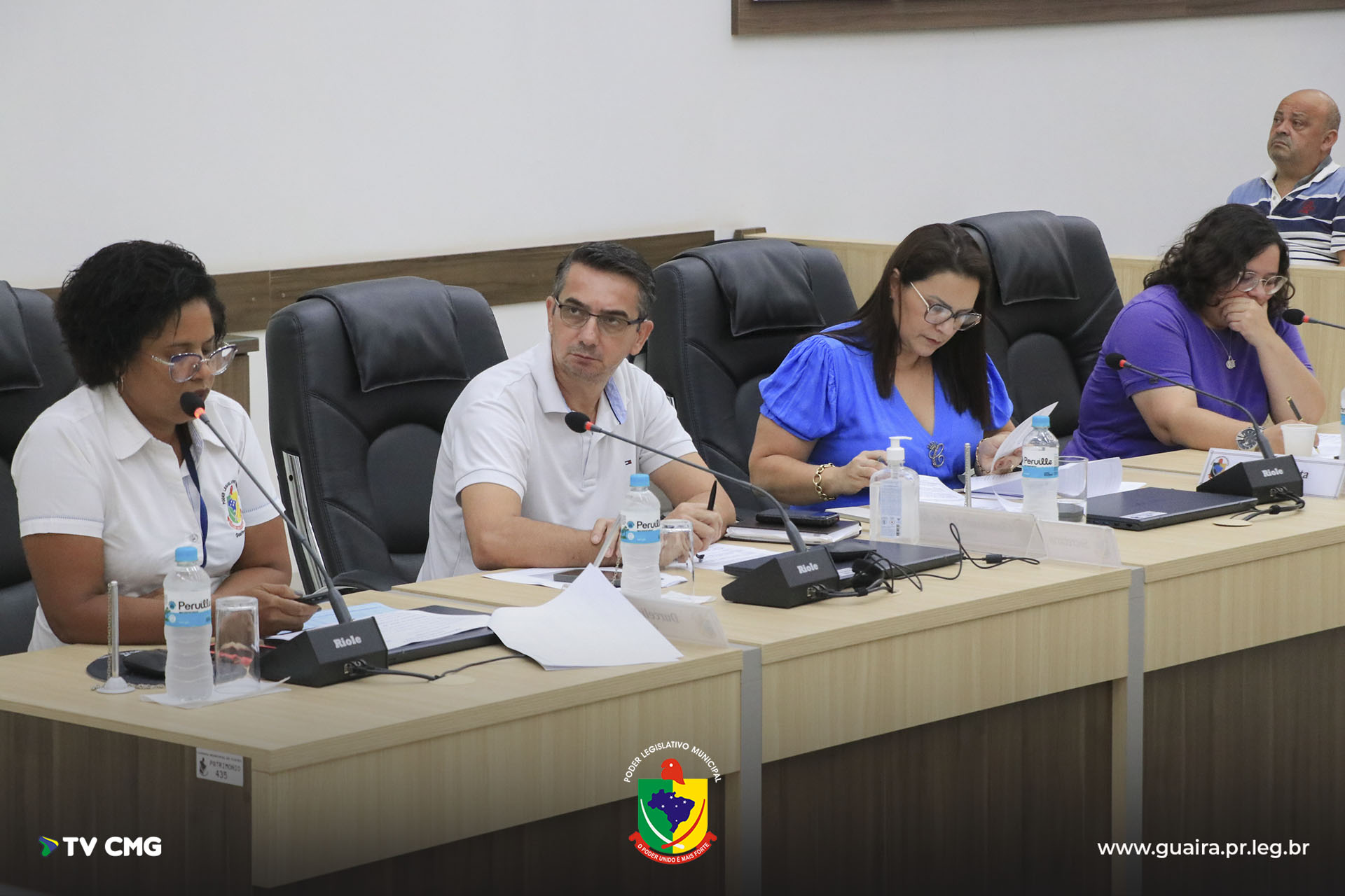 EXECUTIVO E LEGISLATIVO PRESTAM CONTAS EM AUDIÊNCIA PÚBLICA